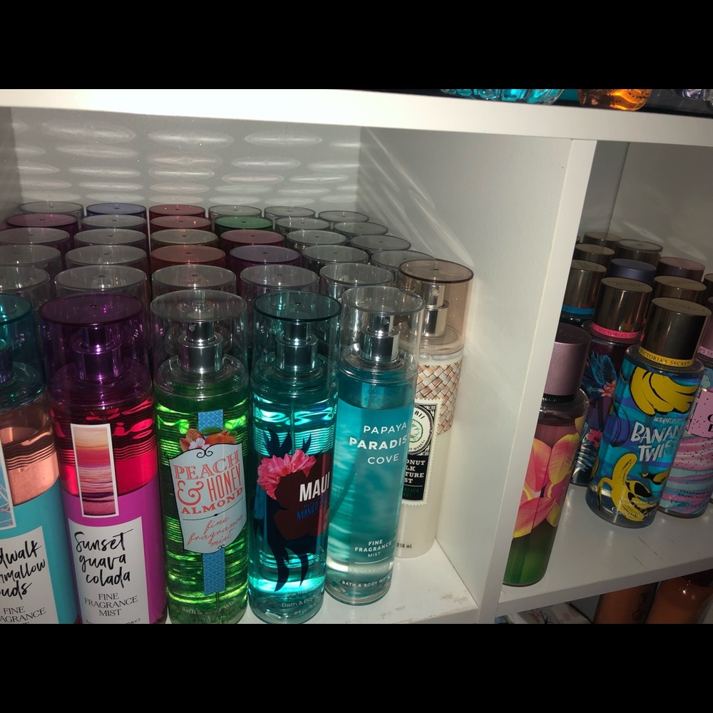 Here are all of my sprays. I’m a huge fan😍